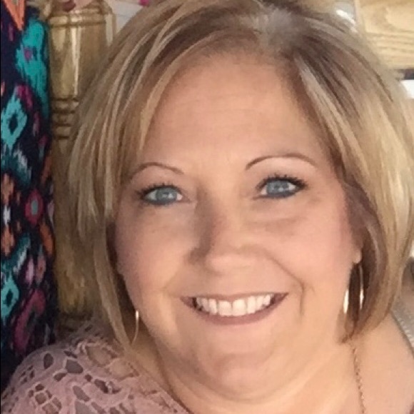 Meet your Posher, Mandi - Picture 1 of 1